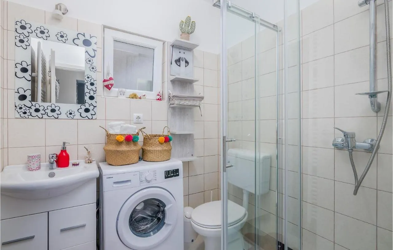 Cozy Apartment In Vrbnik 0*,